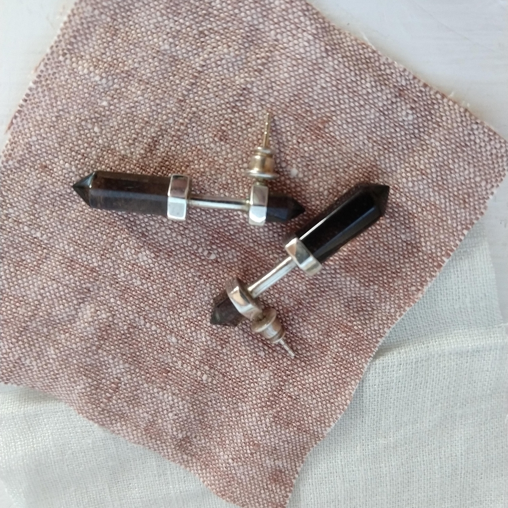 Maniamania Crystal Point Earrings